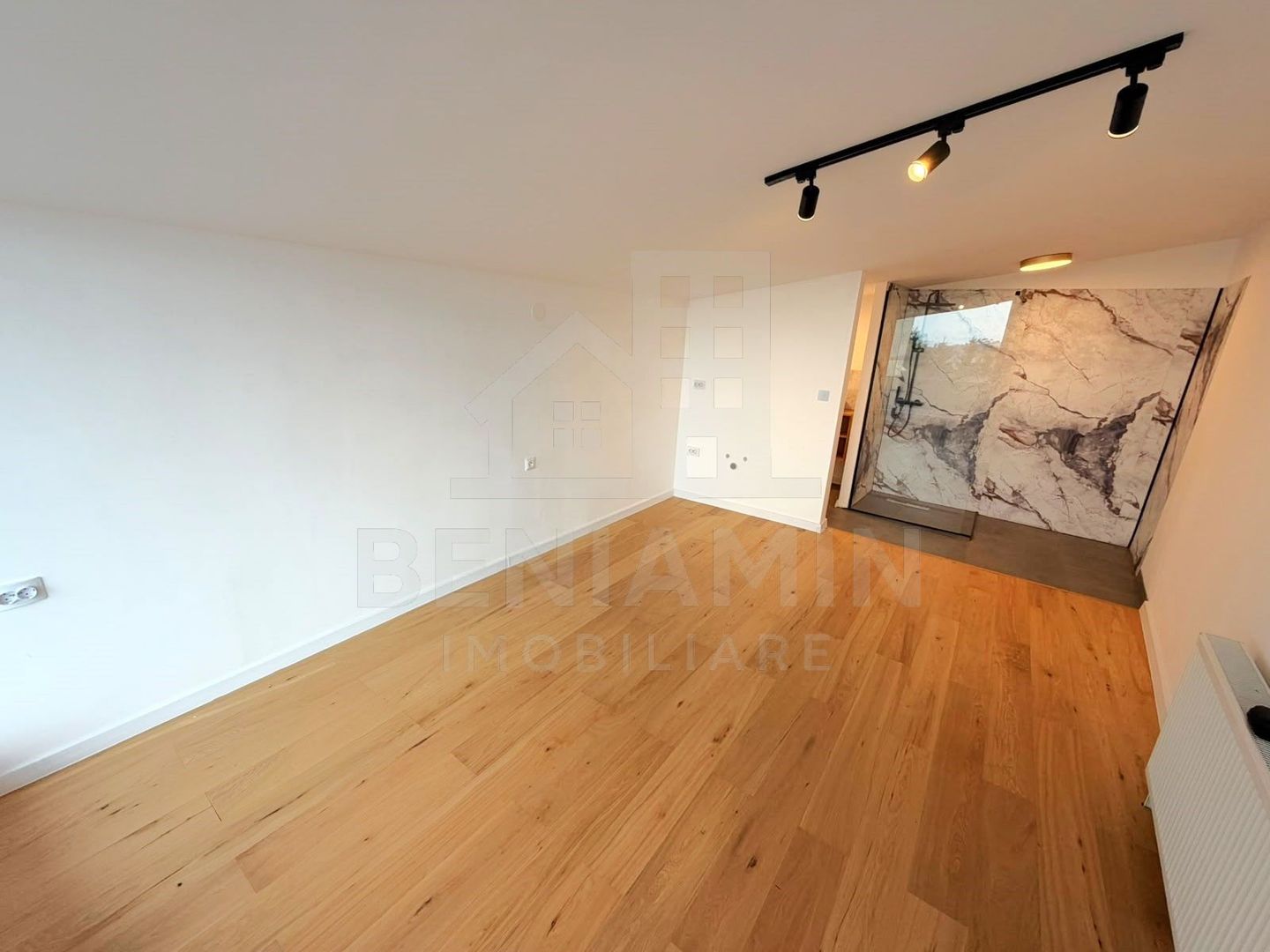 Casa renovata complet in Schei - Brasov cu Terasa Panoramica - imaginea 6