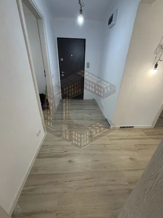 Apartament cu 3 camere, etajul 1, renovat, zona Dambovita - imaginea 3
