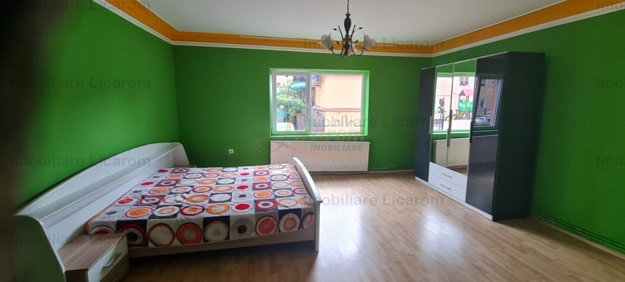Casa individuala cu 2 apartamente, 6 camere,teren 403 mp,ASTRA. - imaginea 14