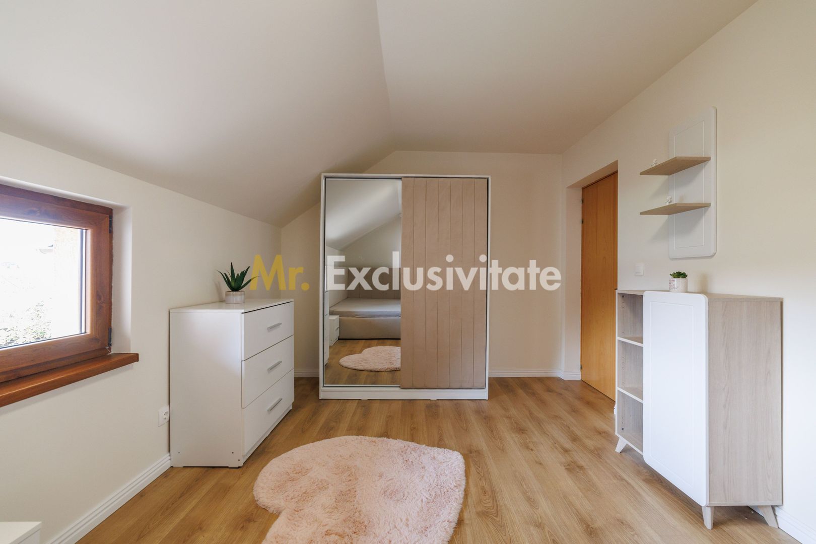 VILĂ 4 dormitoare, RENOVATĂ COMPLET 2026, Prundu, teren 937 mp - imaginea 19
