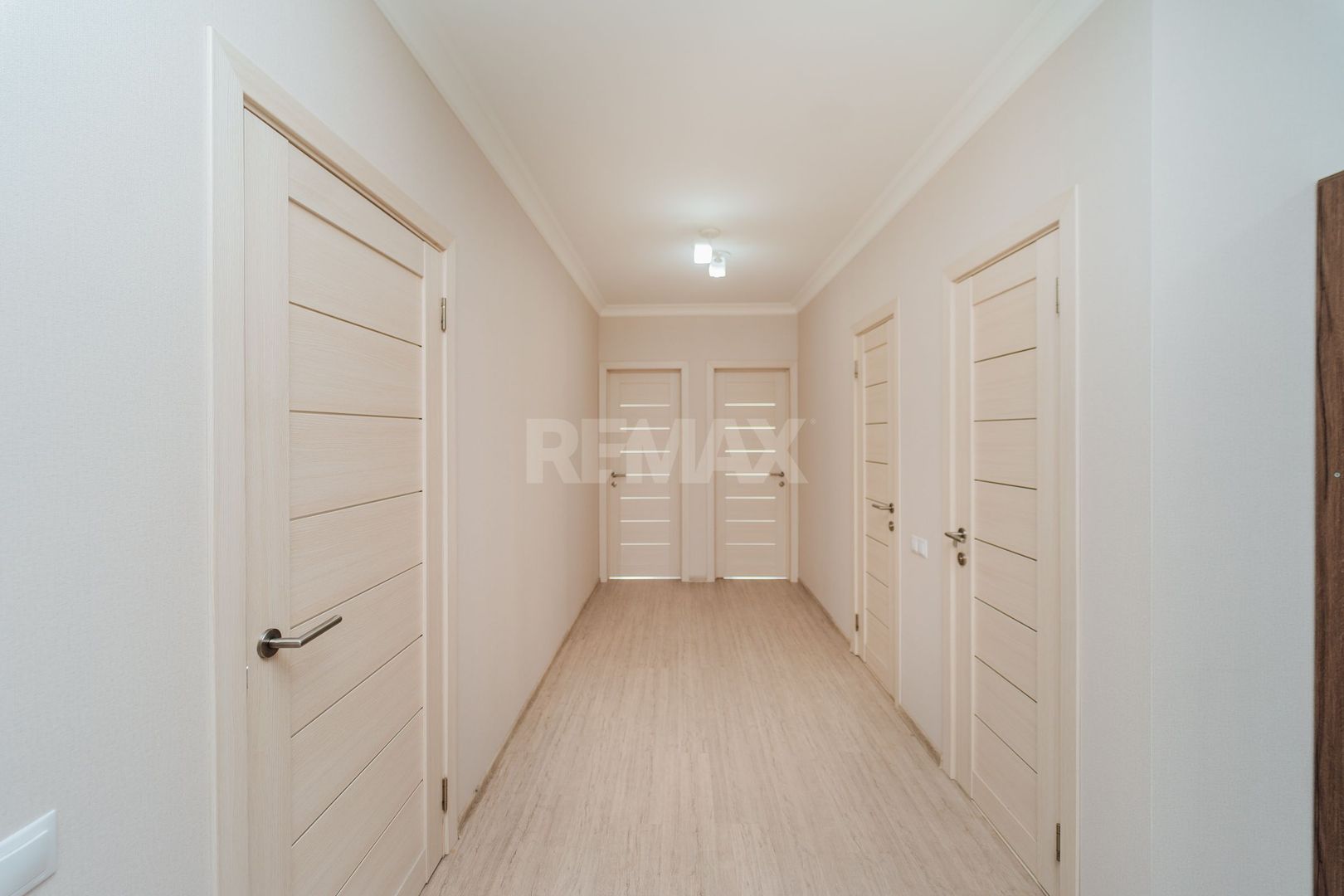 De vinzare Apartament 2 camere si balcon + living cu logie - imaginea 8