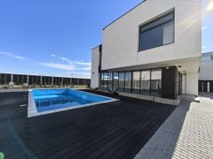VILA de LUX in apropiere de Scoala Americana (Nemobilata)