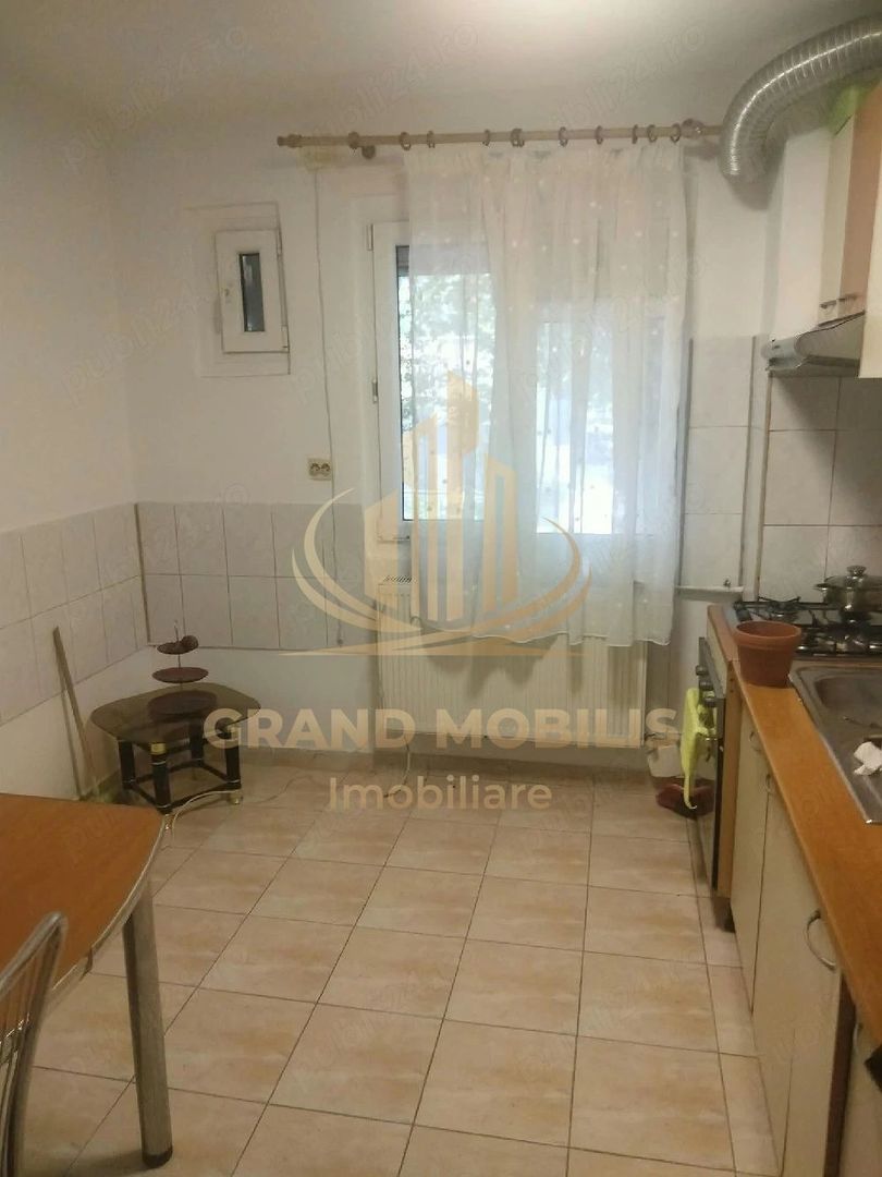 Apartament de vânzare 3 camere si beci - imaginea 4