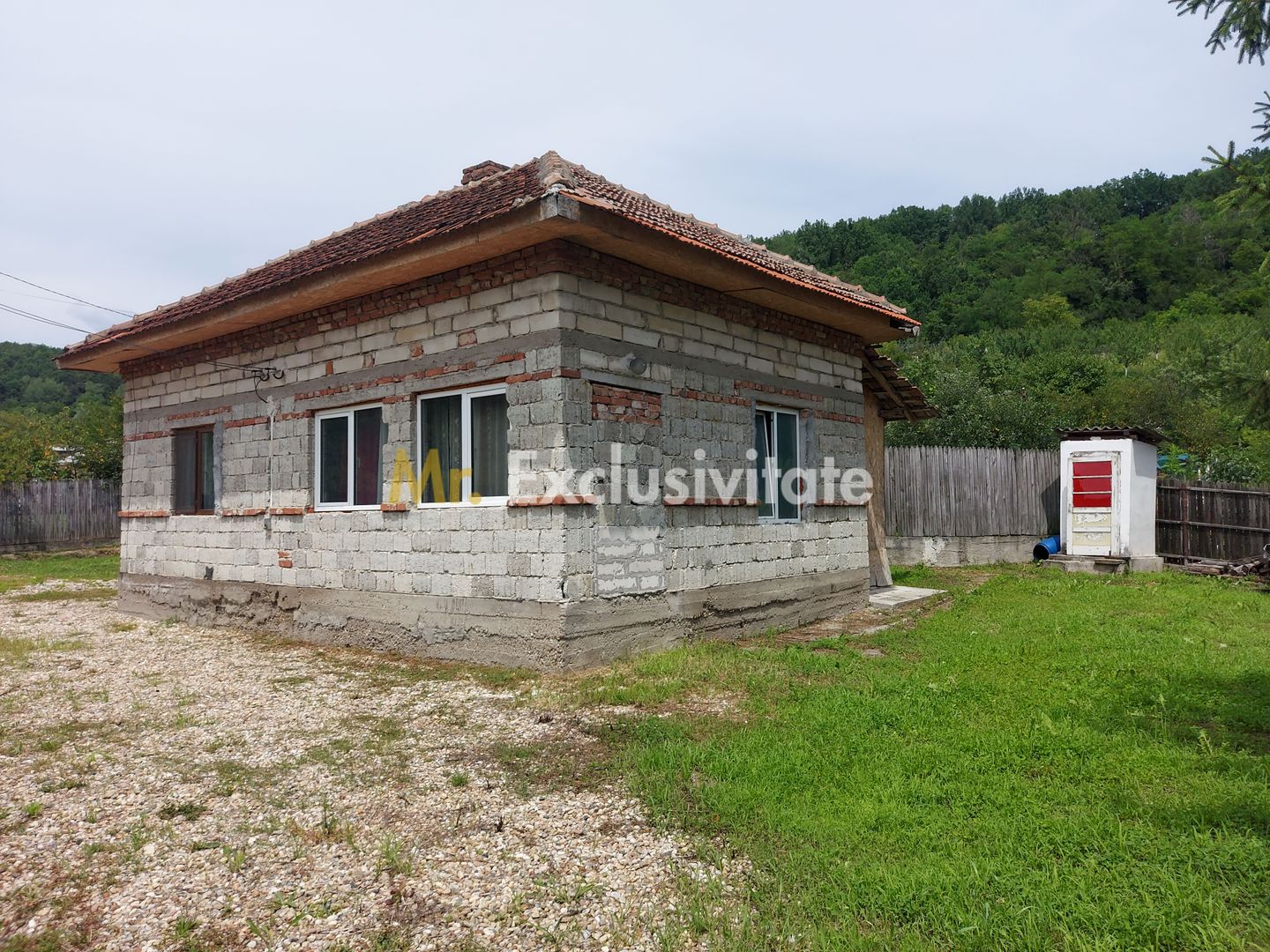 Casa nefinalizata - Bascov-Valea Ursului, Strada Salcamilor - imaginea 2