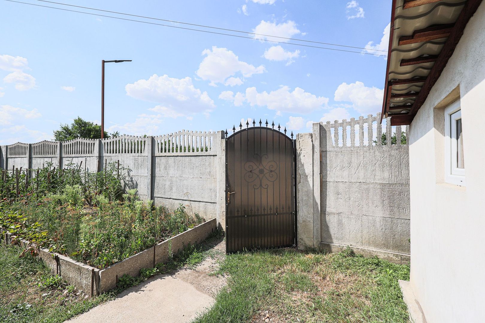 Casă renovată cu 3 camere din cărămidă în Gradiste