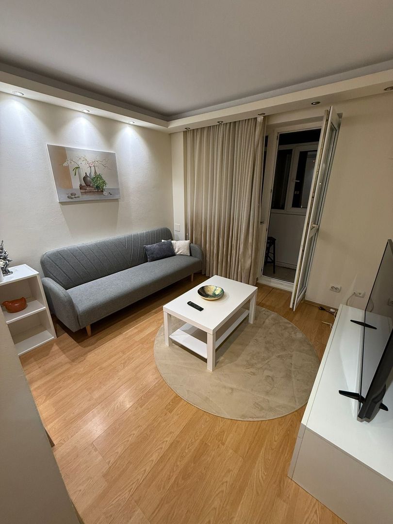 Se inchiriaza Apartement 2 Camera, Piata Victoria