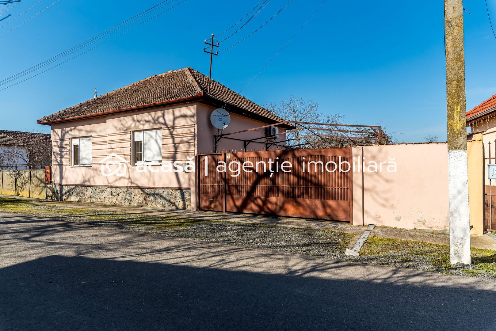 Imagine 1 - Casa ideală pentru familie: școală la 3 min. Zonă foarte liniștită.