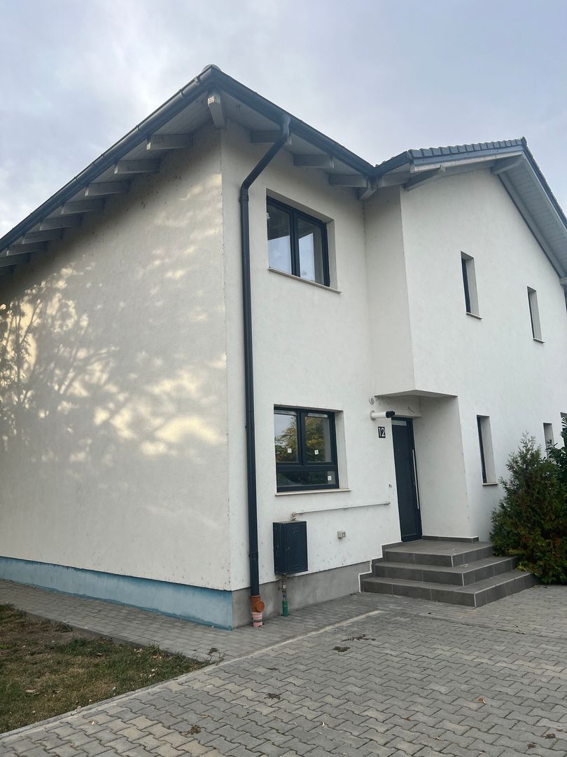 Case înșiruite cu 4 camere, grădină privată și 2 locuri de parcare - imaginea 6