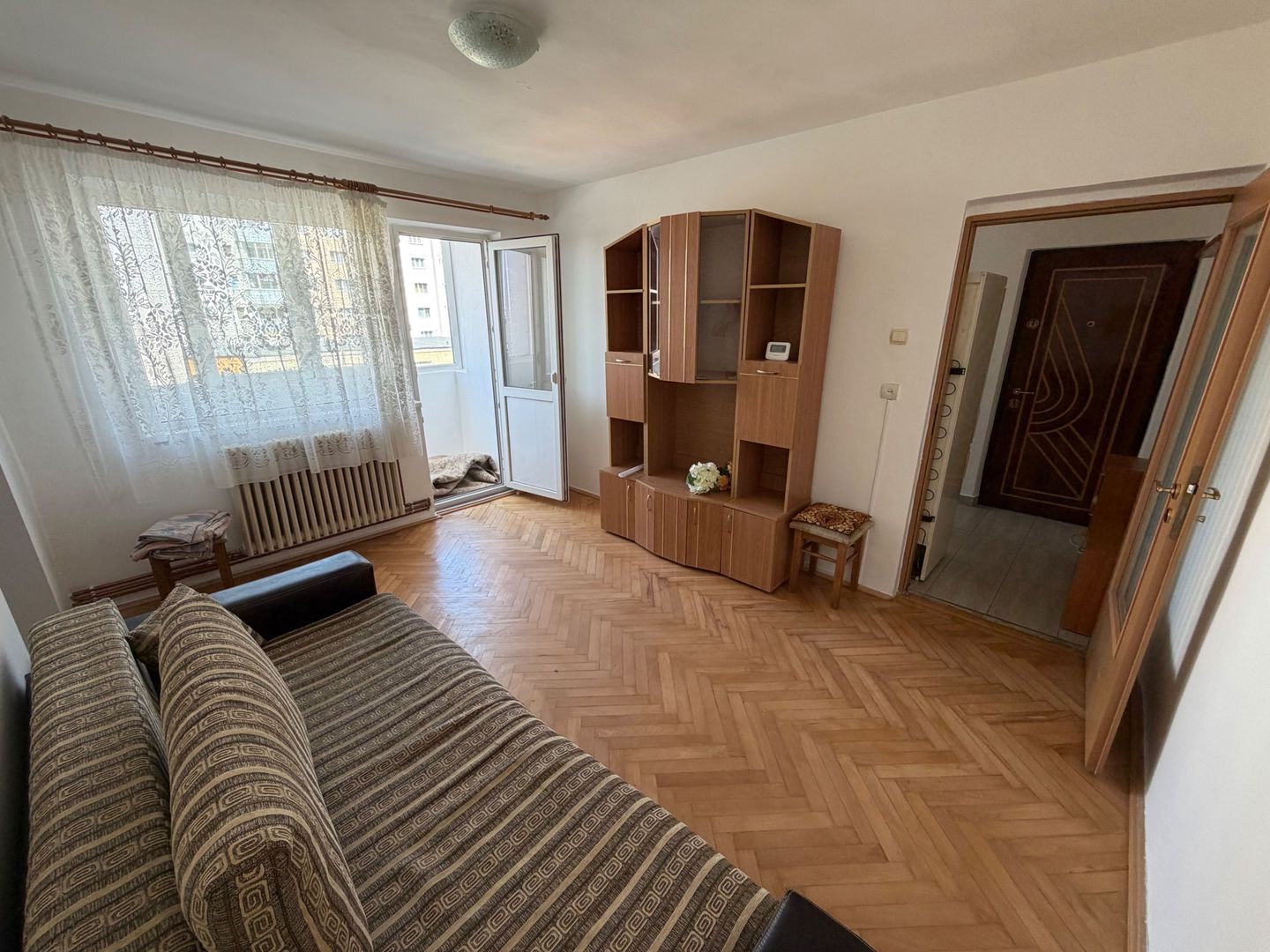 Apartament 3 camere de inchiriat, etaj 5 - zona Cetate - imaginea 4