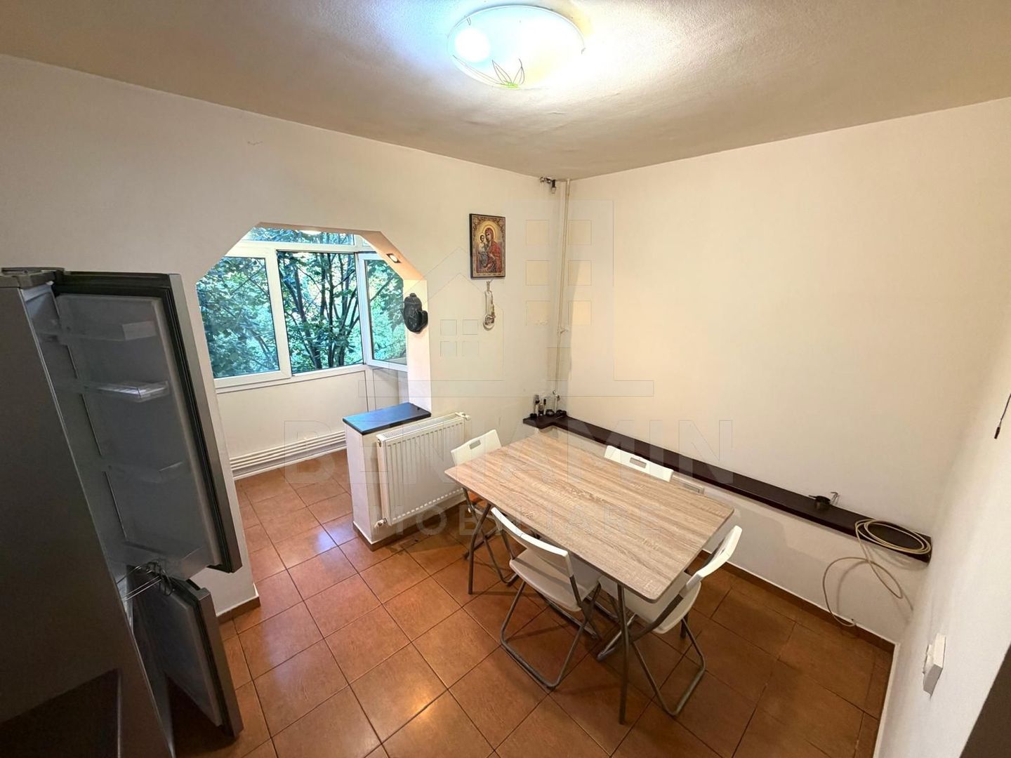 3 camere decomandat cu 2 bai Rovine etajul 3 centrala termica 72mp - imaginea 5