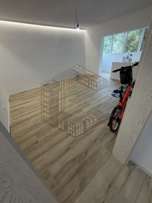 Apartament cu 3 camere, etajul 1, renovat, zona Dambovita - imaginea 2
