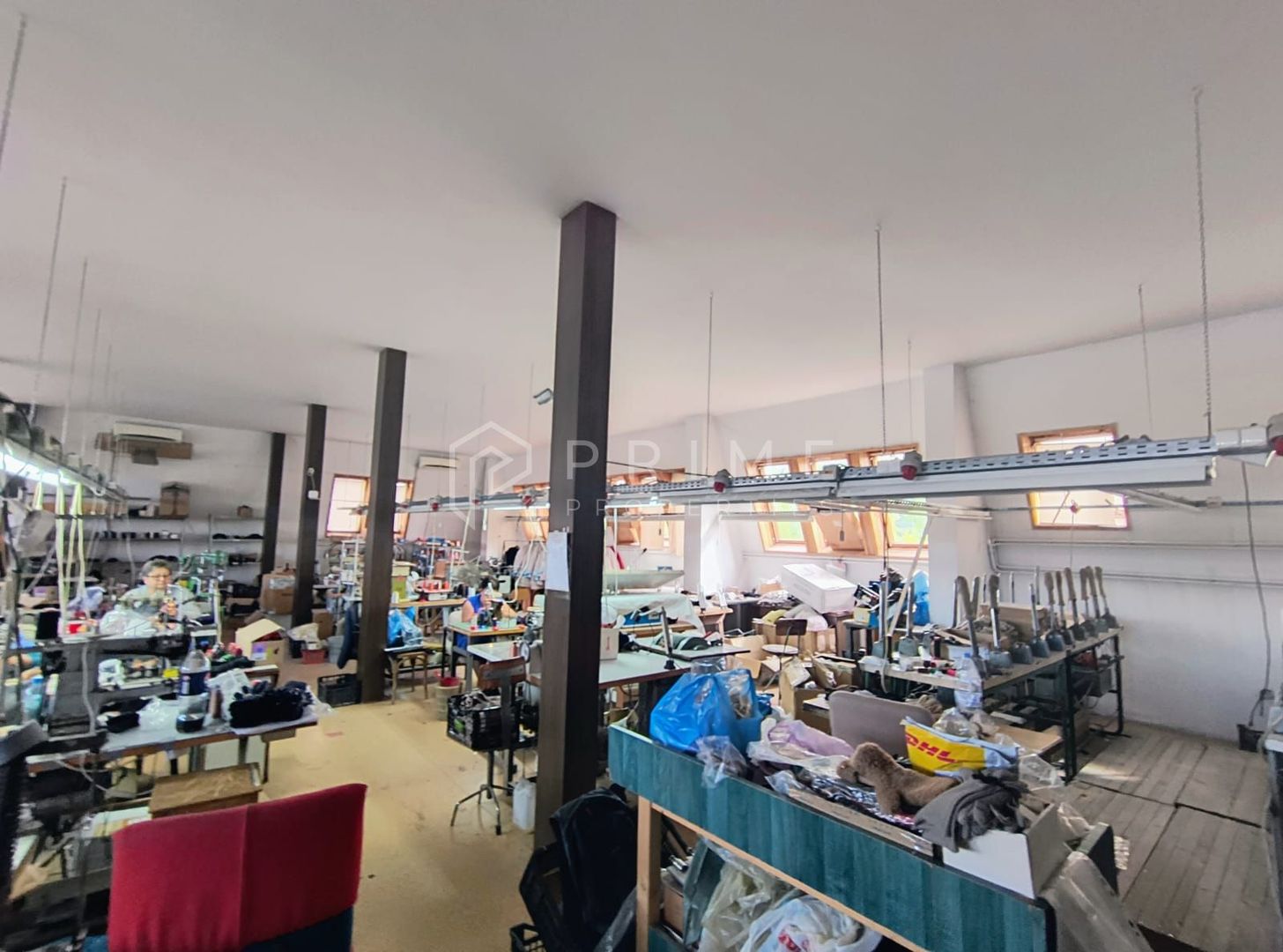 Clădire multifuncțională de vânzare – comerț, birouri și producție. - imaginea 3