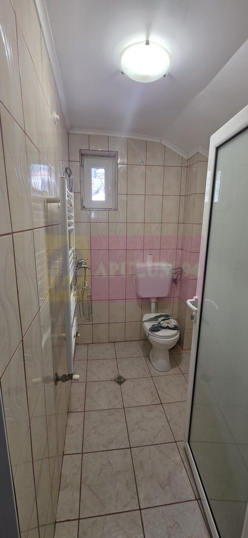 Vila de vânzare cu 8 camere și garj in Busteni
