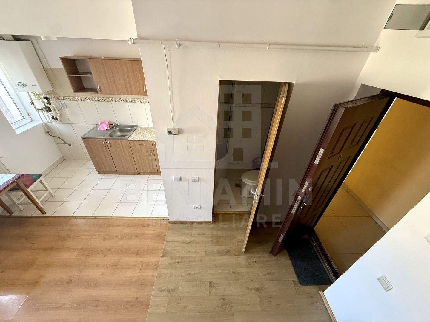 3 camere - 55mp - 2010 - centrala proprie - zona Garii - imaginea 3
