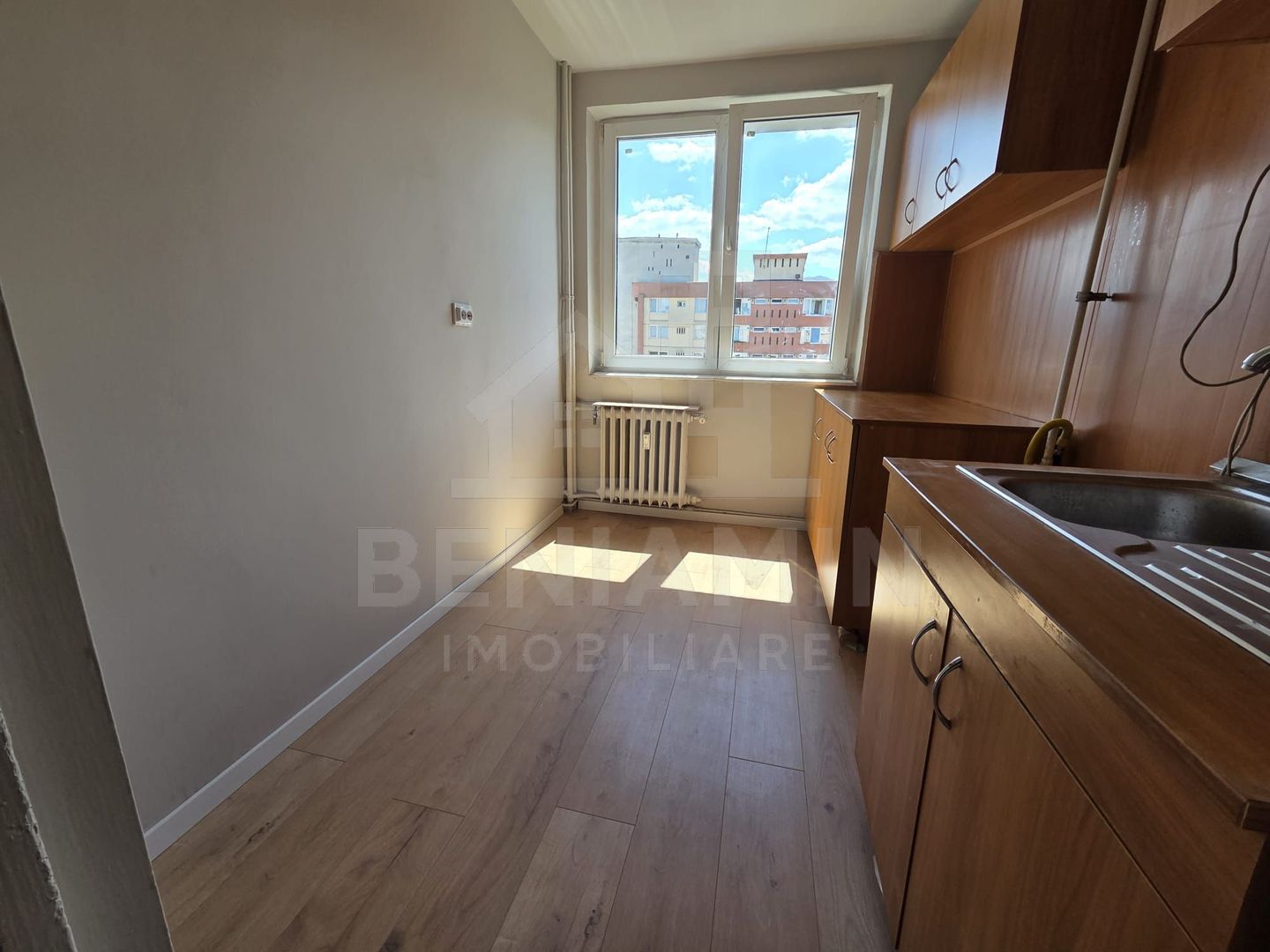 2 Camere-52mp-Balcon-Lift Nou-Anvelopat-Zona-Garii-Renovat - imaginea 6
