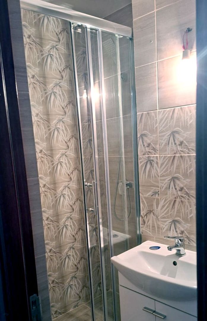 Apartament cu 2 camere, complet renovat, în zonă centrală din Tecuci - imaginea 4
