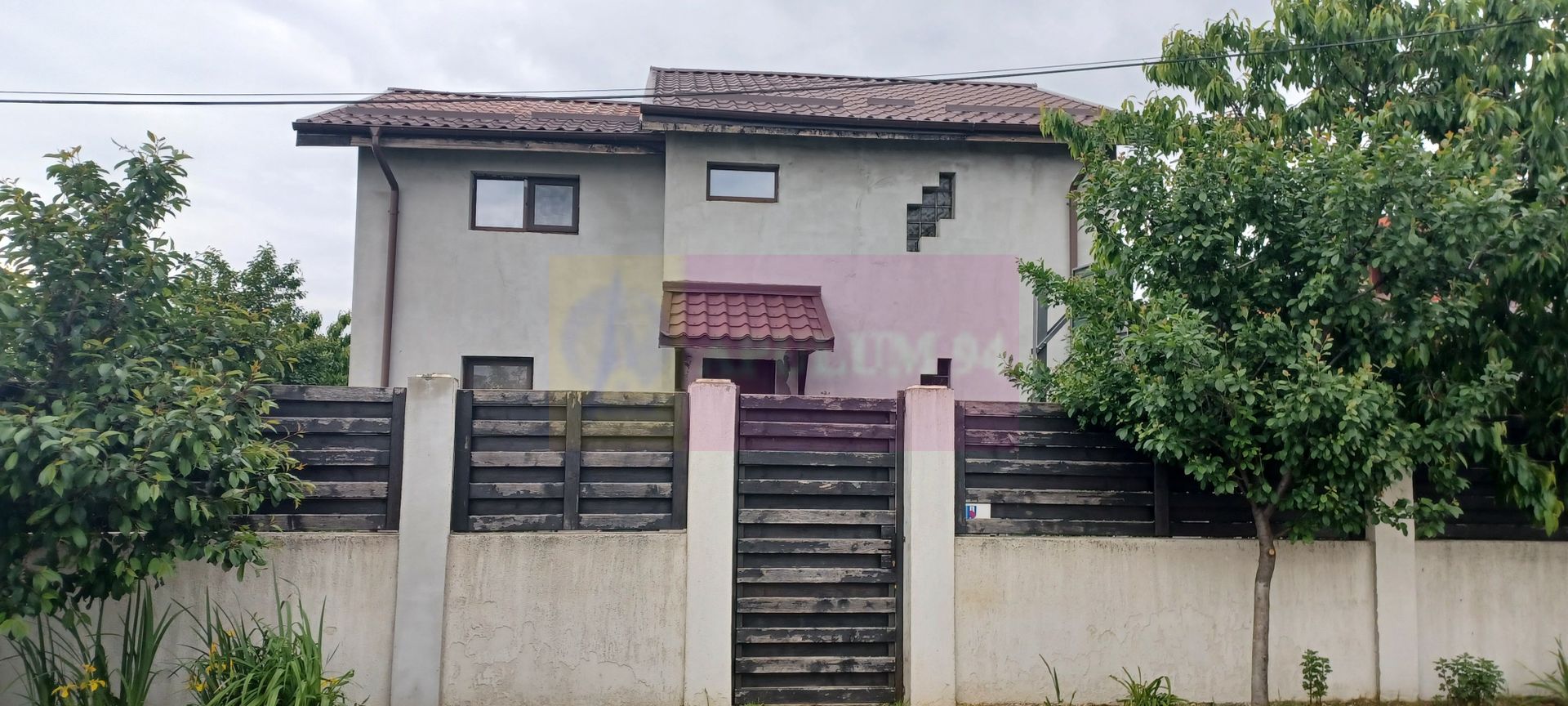 Săbăreni, casă 2011, P+M 4 camere + dependințe, curte 500 mp