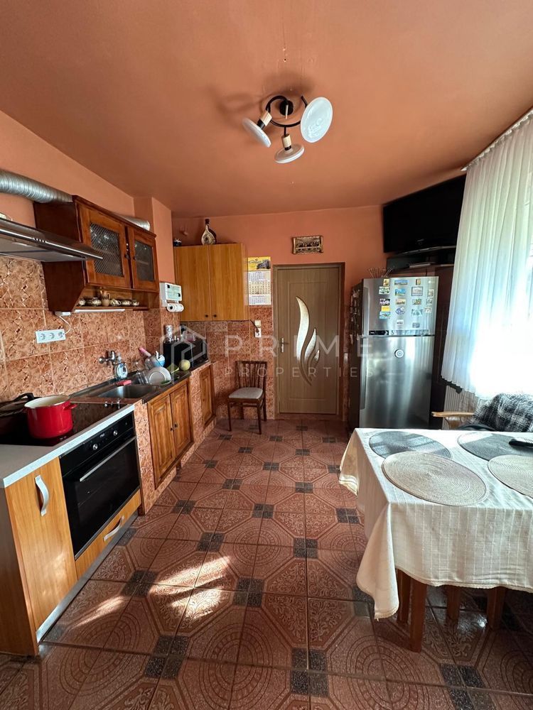 Casă spațioasă de vânzare – Corunca, zona Vatman - imaginea 4