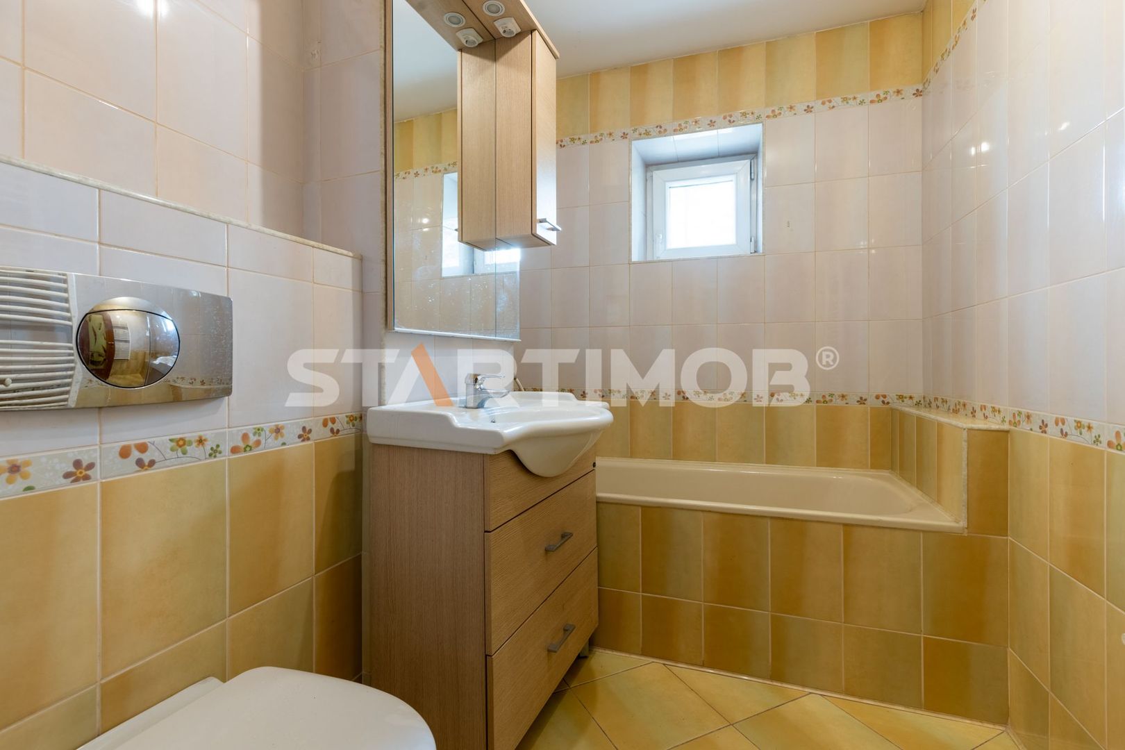 Apartament 3 camere  cu boxa si parcare