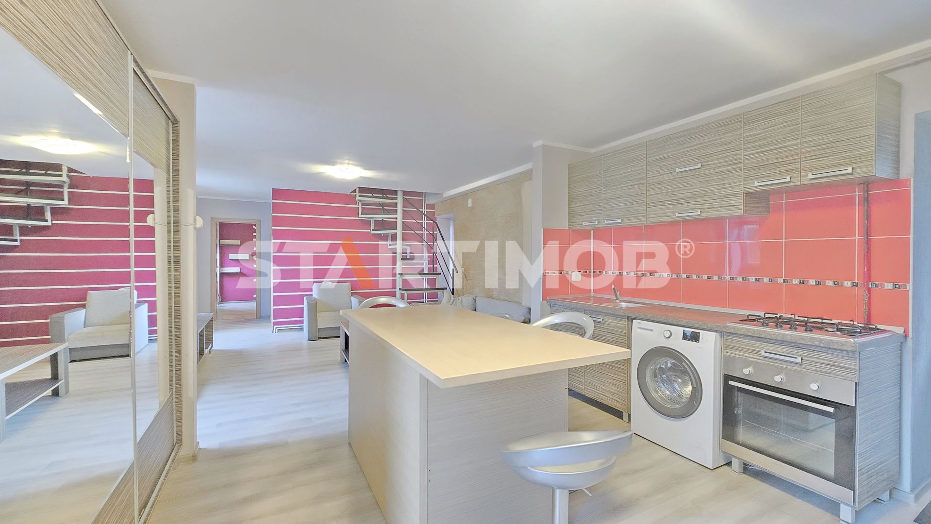 Apartament cu  trei camere la casa