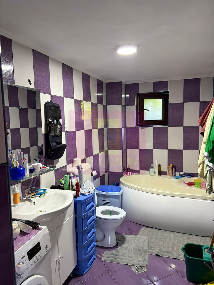 Casa de vanzare cu 4 camere in Comarnic - imaginea 16