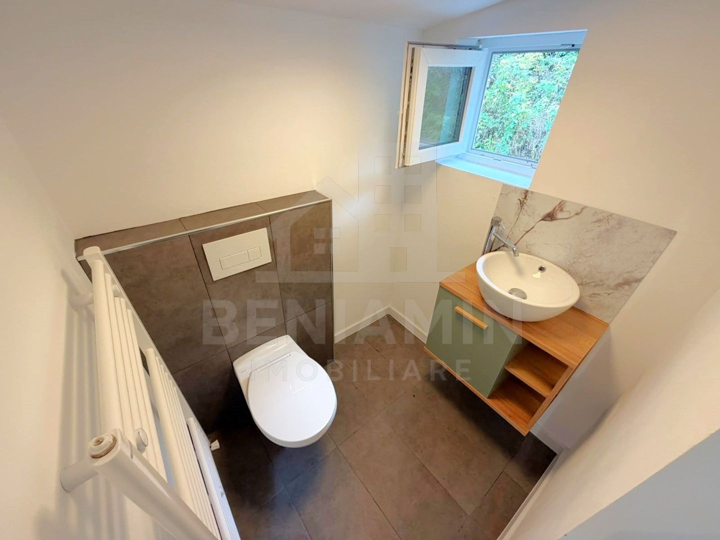 Casa renovata complet in Schei - Brasov cu Terasa Panoramica - imaginea 9