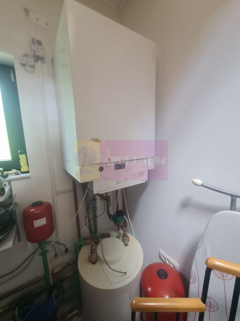 Vila de vanzare cu 6 camere in Cornu (teren 6.600 mp)