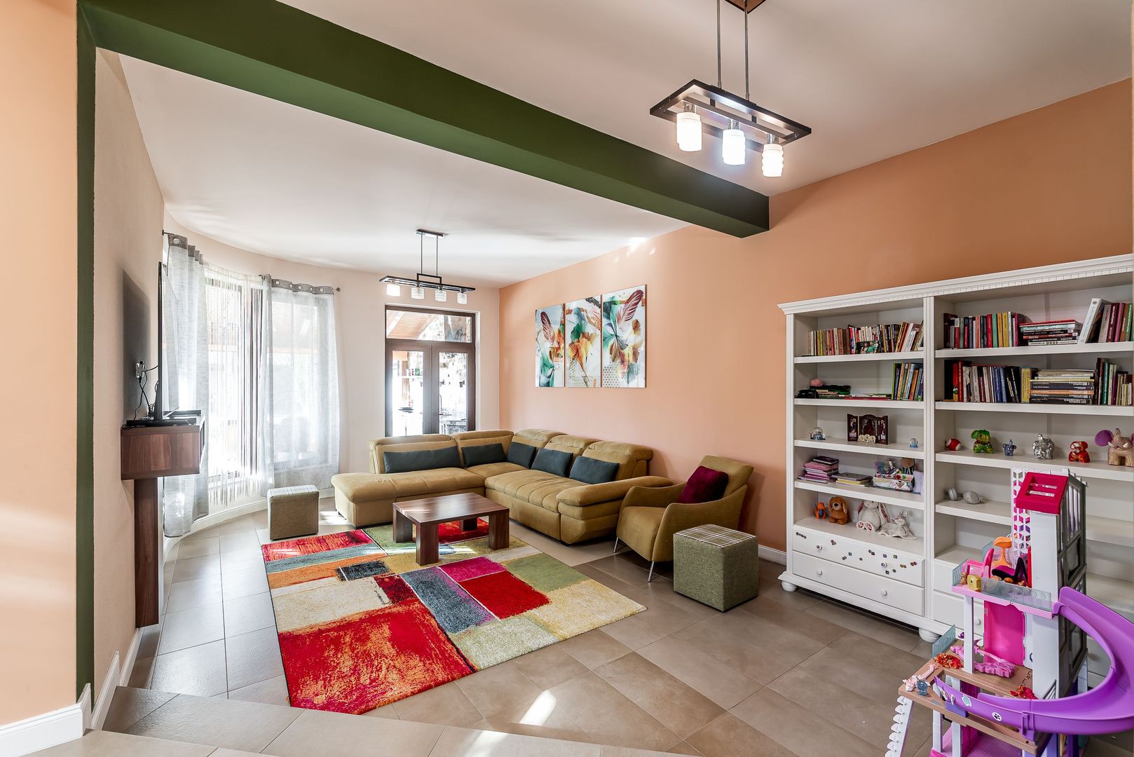 Imagine 5 - Casă cu5 camere, teren 720 mp, fotovoltaice 13 kW, Aradul Nou