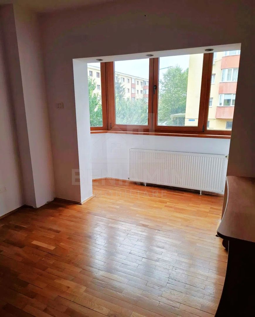 4 Camere - 80mp Etaj 1 Centrala - Loc de Parcare -  Zona Triaj-Harman - imaginea 2