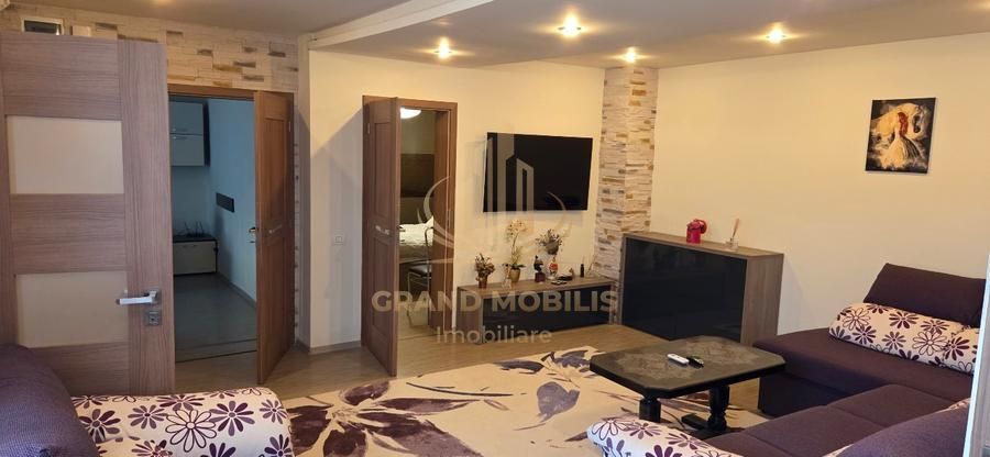 Casă din cărămidă cu spațiu comercial la stradă, garaj și curte - imaginea 7