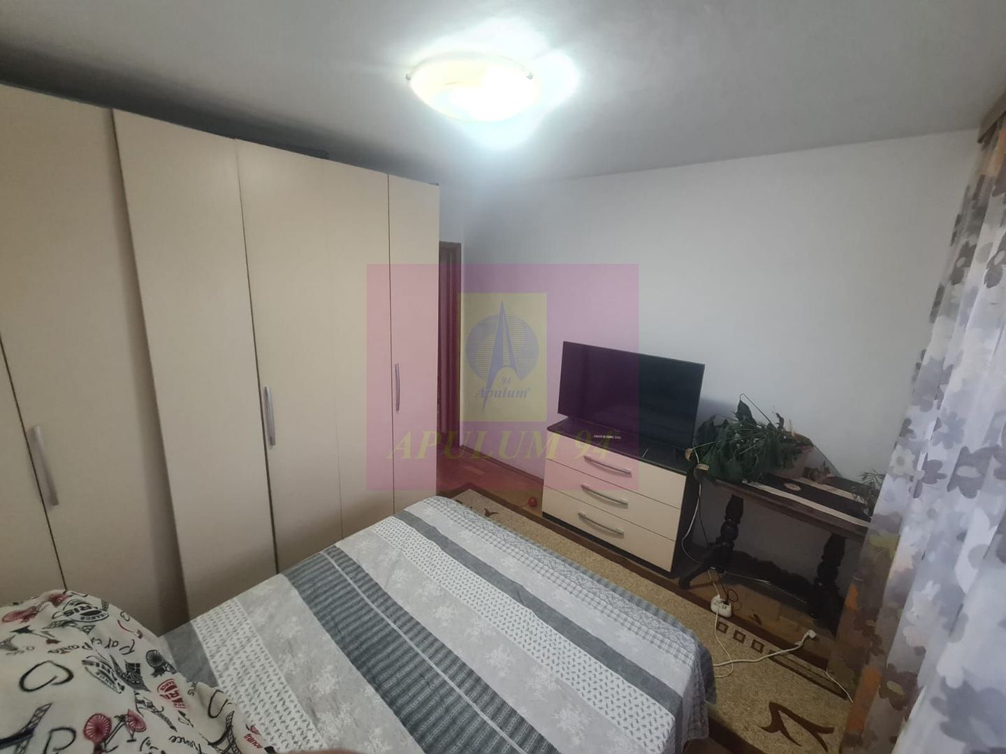 Apartament cu 3 camere de vanzare in Campina - Zona Cuza