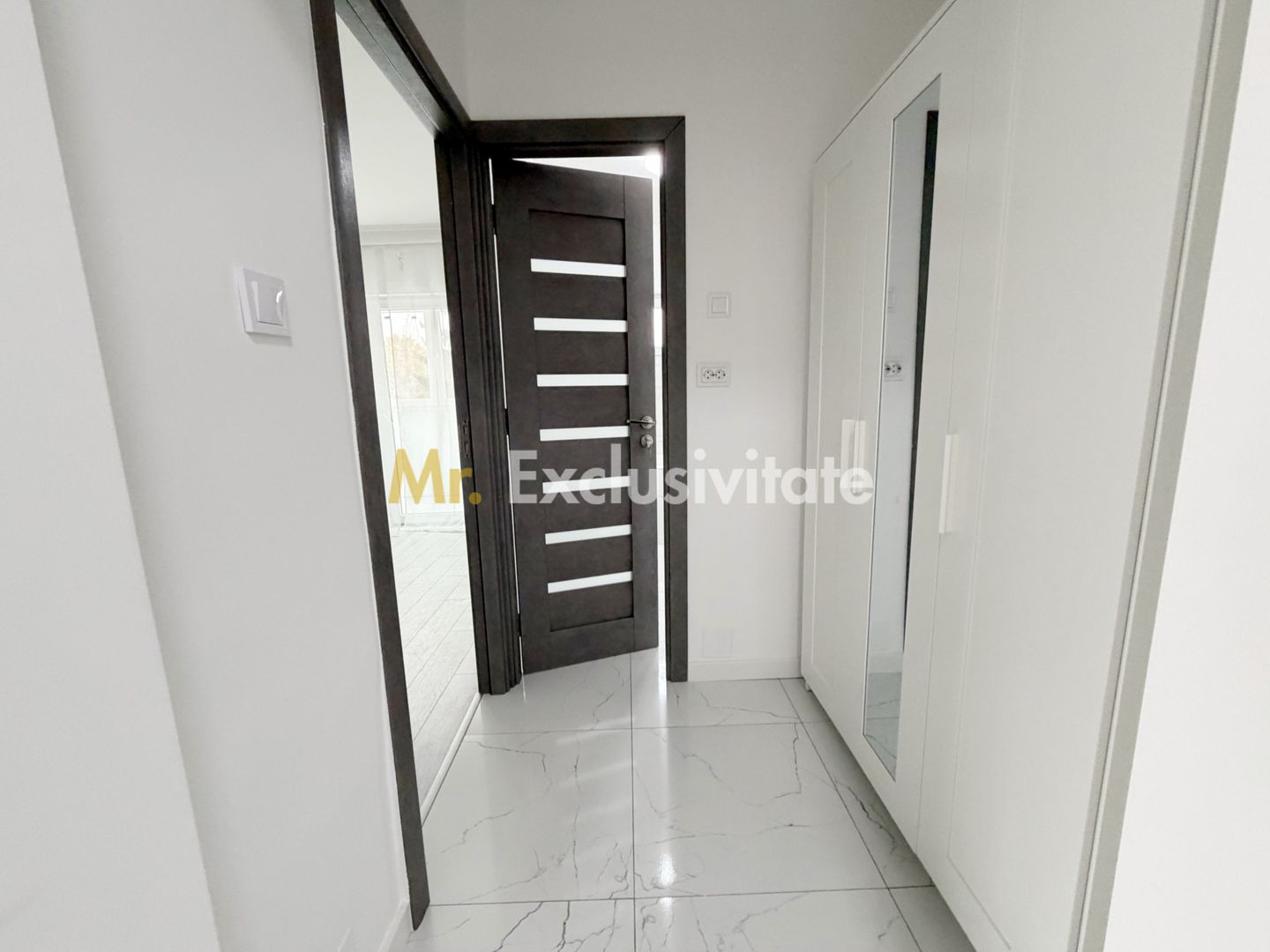 Inchiriere apartament 3 camere decomandat - cartier Trivale - imaginea 8