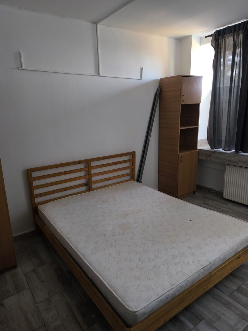 Etaj de inchiriat/ camere+ bai/bucatarie/spalatorie