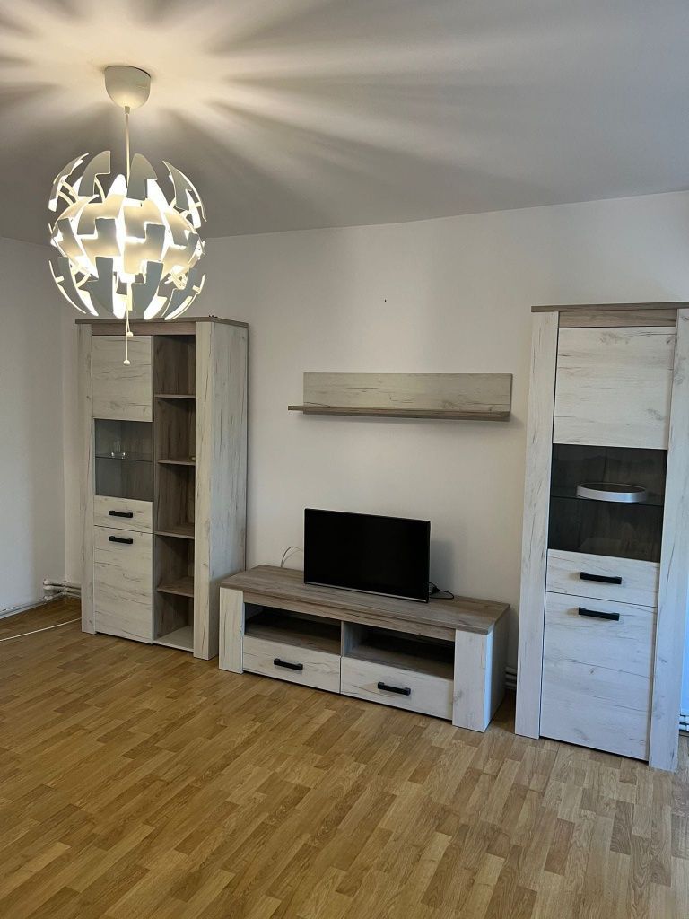 Inchiriez apartament 3 camere