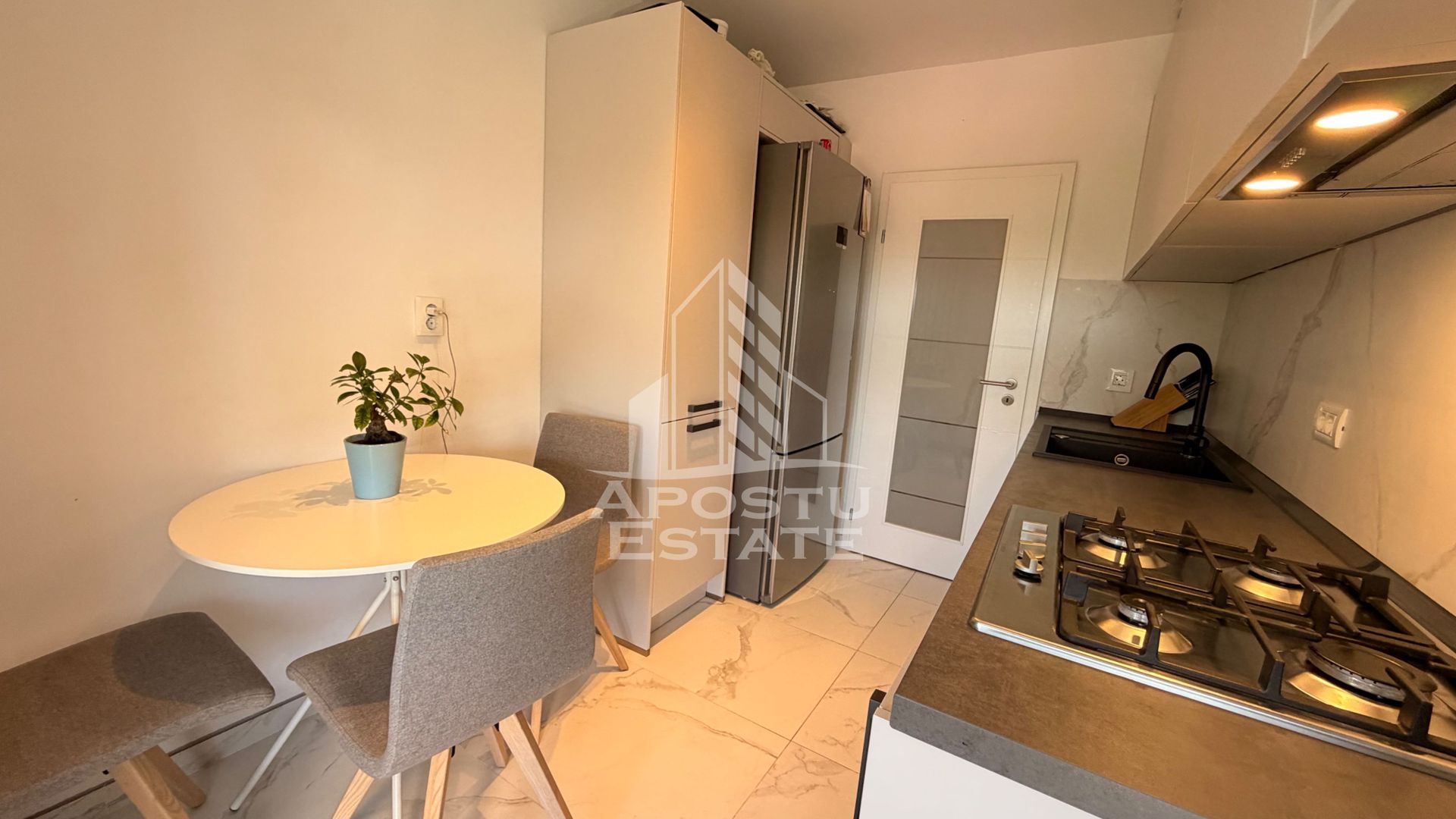 Apartament cu 2 camere in zona Mircea cel Batran - Cetatii - imaginea 6