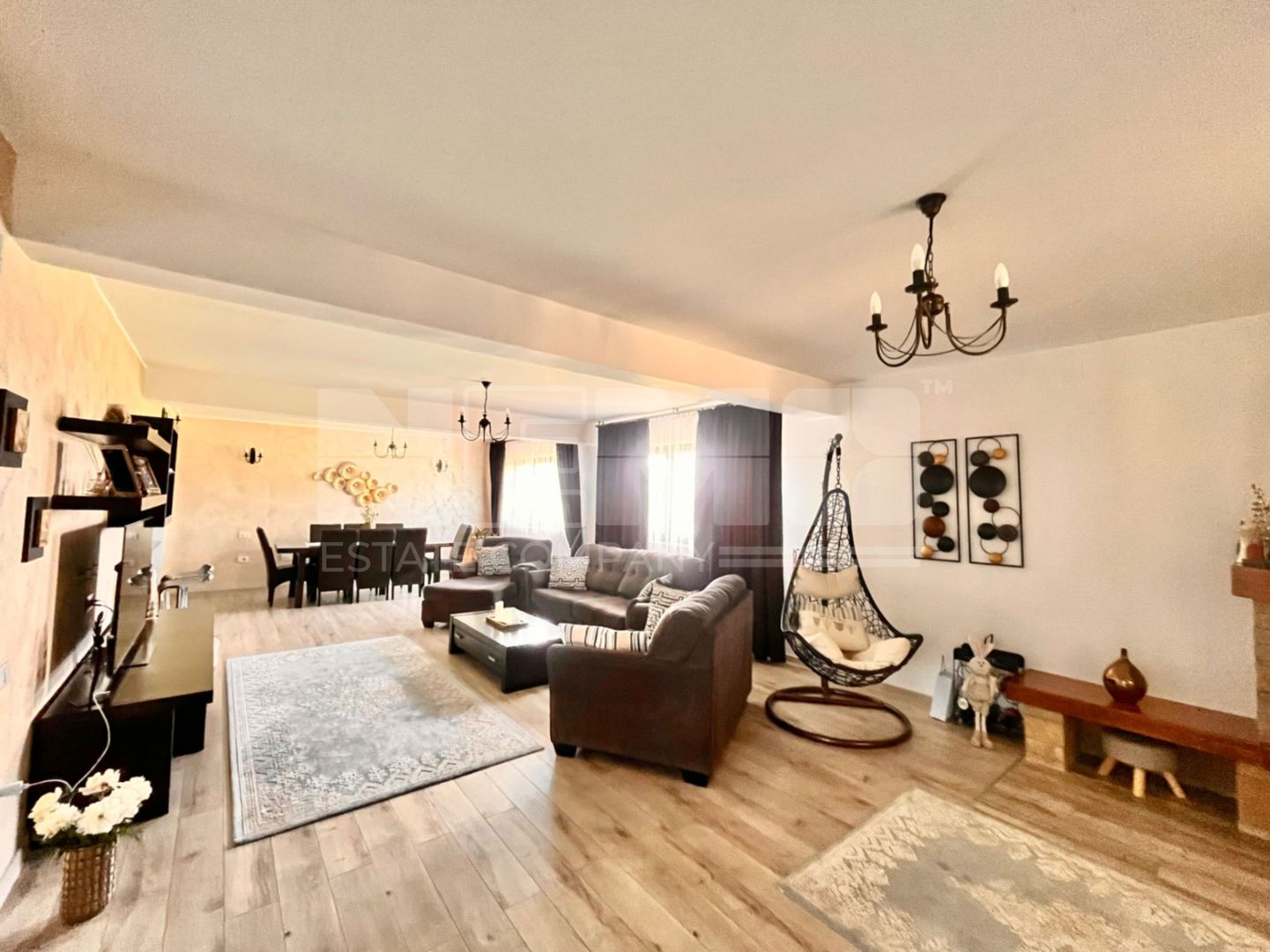 Casa si 4 Hale de Vanzare  cu 24 Ari I Suceava/Burdujeni I 415.000Euro