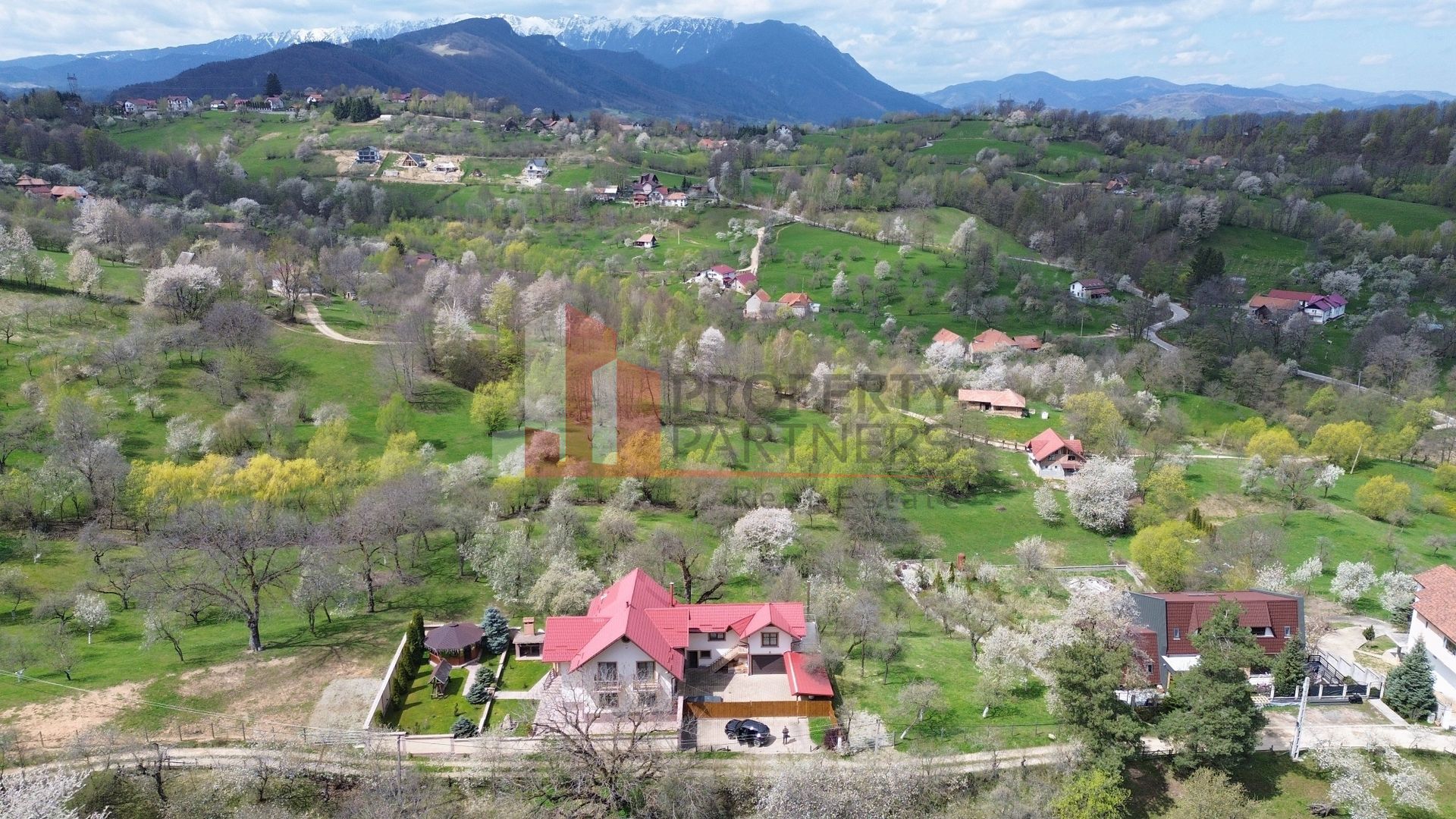 Casă 5 dormitoare + casă de oaspeți, priveliște Piatra Craiului, Sohodol-Bran - imaginea 43
