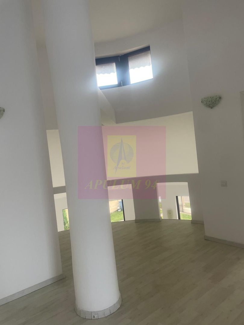 Vilă individuală cu arhitectură elegantă și grădină generoasă | 5 came - imaginea 17