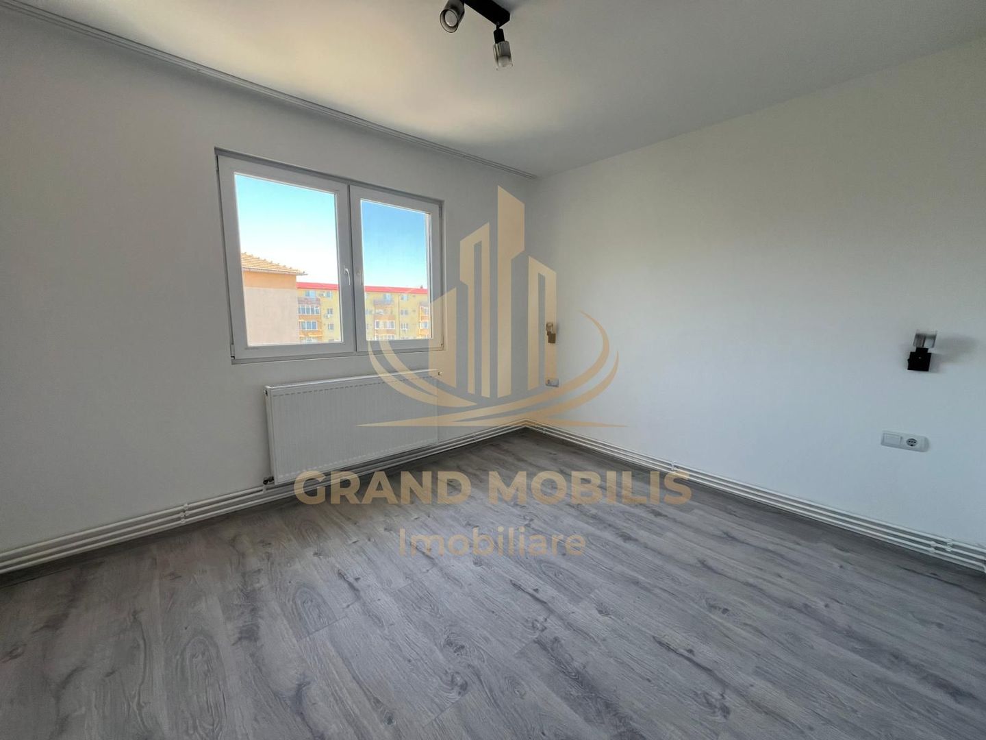Ap 2 cam| Renovat integral | Etaj Intermediar | Shopping City | Turist - imaginea 2