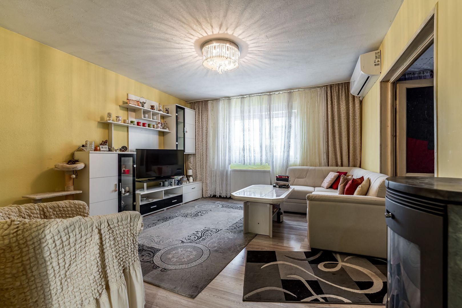Imagine 2 - Casa in Micalaca - teren 457 mp - Garaj si Gradina - COMISION 0%