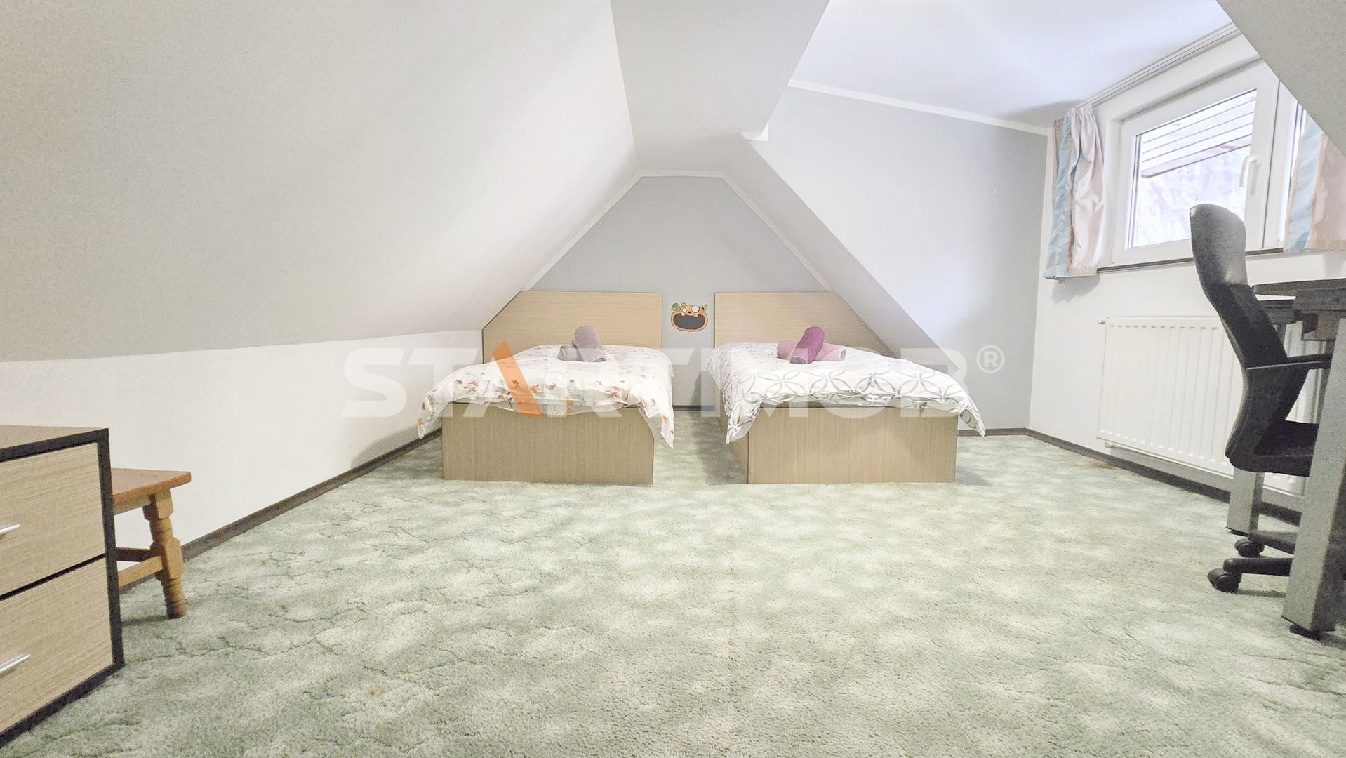Apartament cu  trei camere la casa