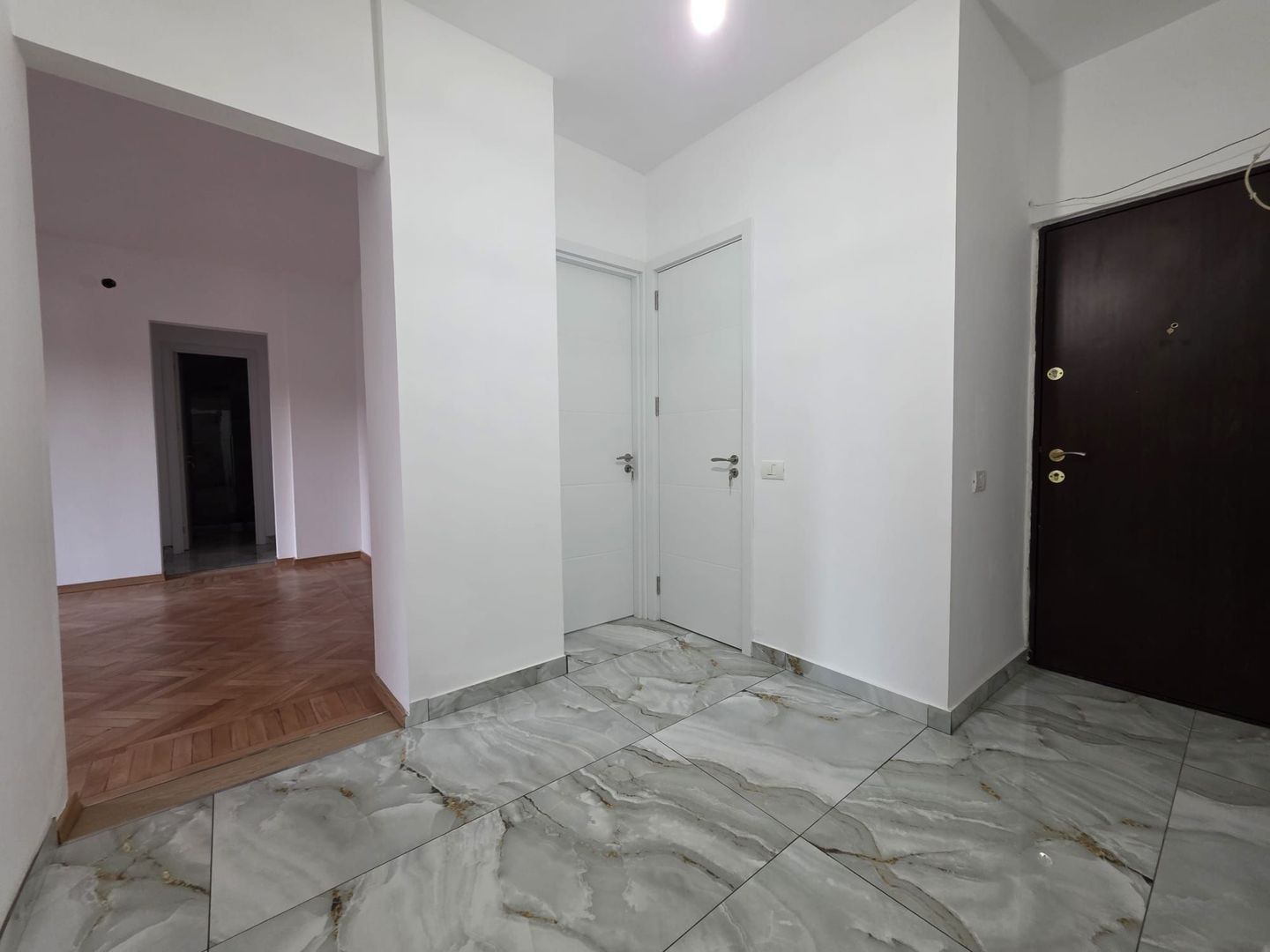 Romana Coloane apartament 3 camere  de vanzare