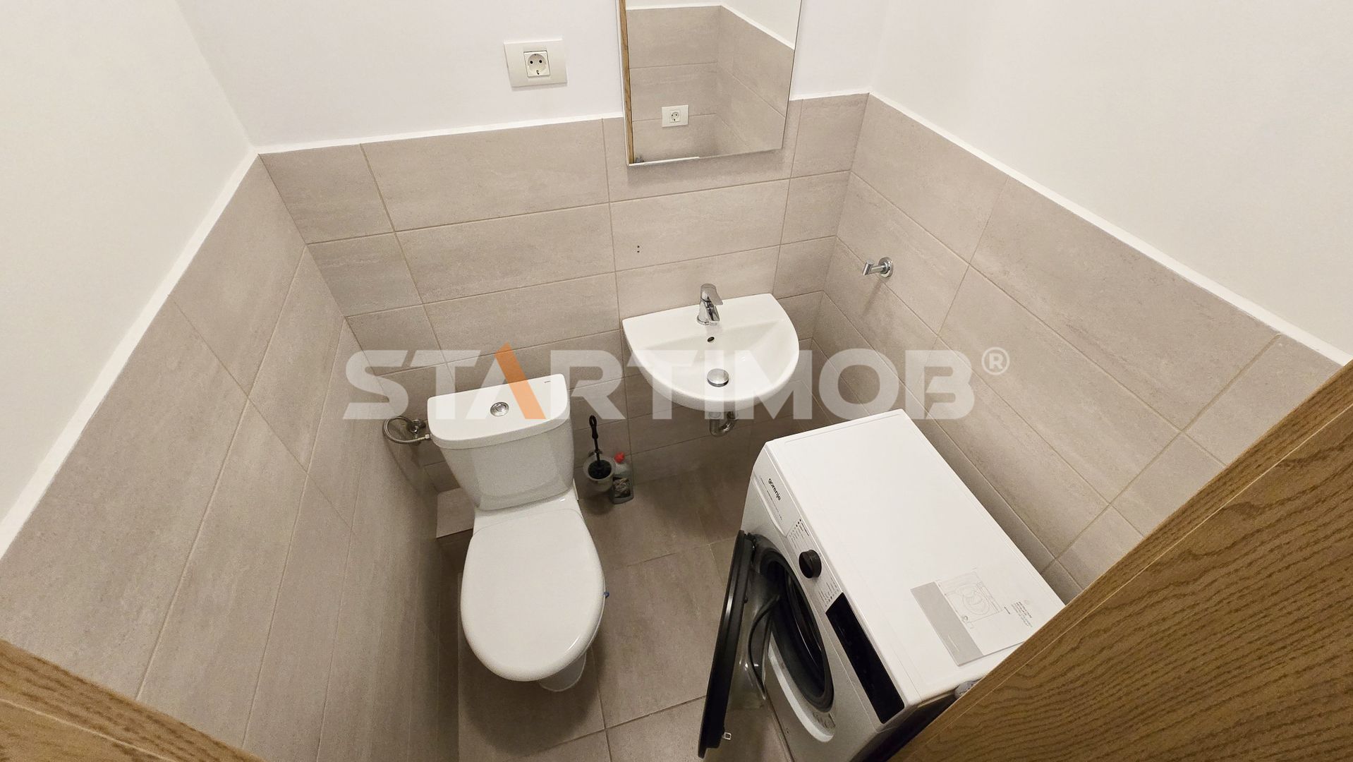Apartament 3 camere cu parcare si boxa Central