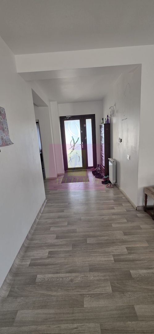 Vila cu 5 camere de închiriat în Câmpina - imaginea 14