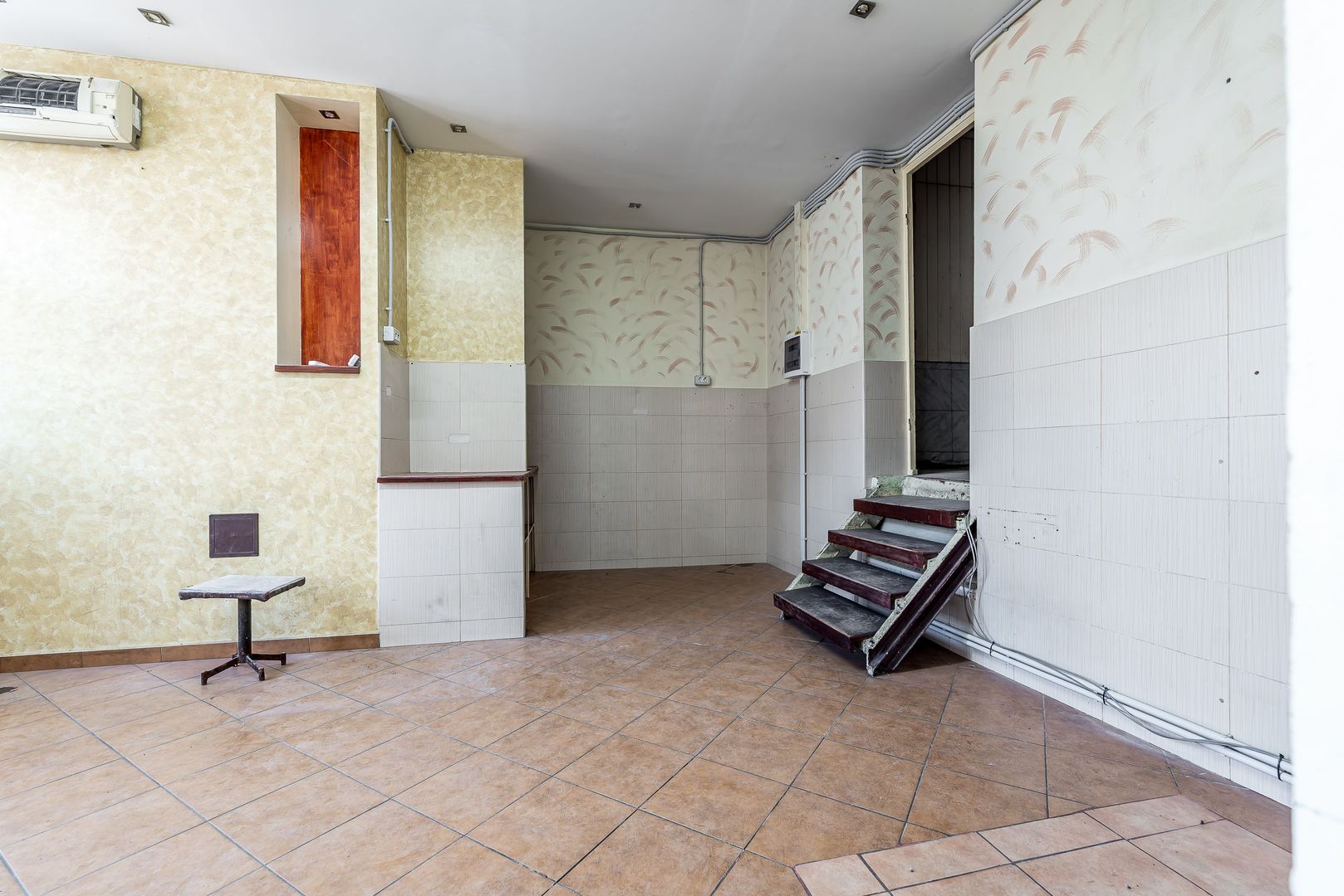 Imagine 7 - REZERVAT! Spatiu comercial ,cu vitrina de  in zona Boul Rosu.
