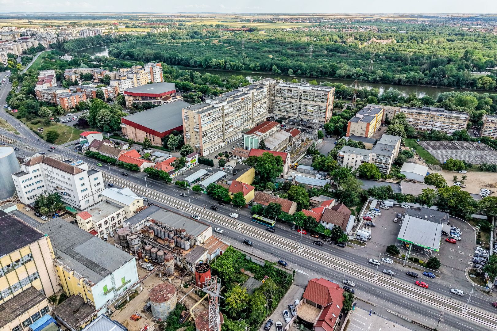 Imagine 11 - Imobil versatil D+P+E+M | Arteră principală Arad | Curte cu acces auto