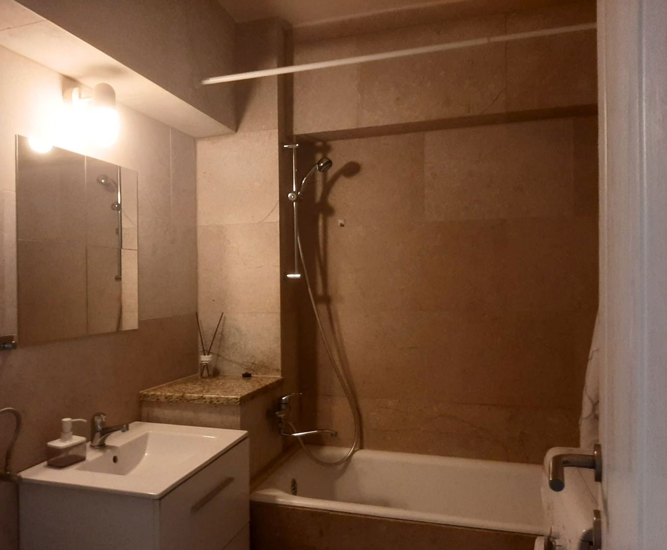 Vanzare 3 camere complet renovat zona pietonala Racadau - imaginea 17