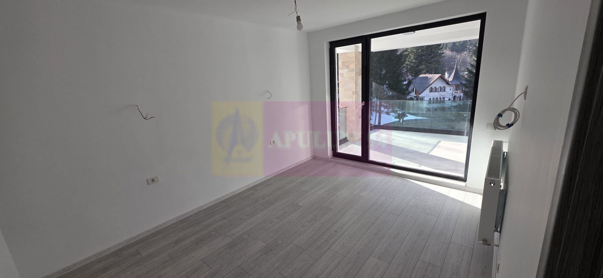 Apartament 3 camere de vânzare la Sinaia