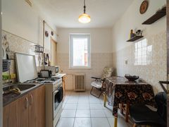 PRET NOU! Apartament 4 camere decomandat - bvd Revolutiei - COMISION 0