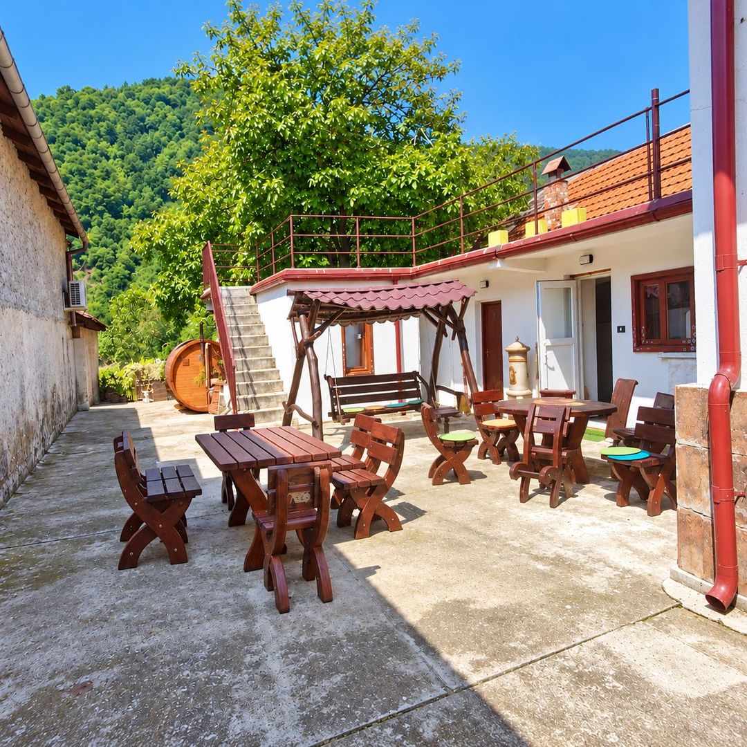Casă cu grădină, saună și ciubăr în Băile Herculane | 2 zone de locuit - imaginea 12